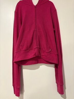 Aritzia TNA Cropped Magenta Waffle Zip-Up